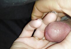 Una casa con tette piccole hentai megasesso si masturba con un giocattolo